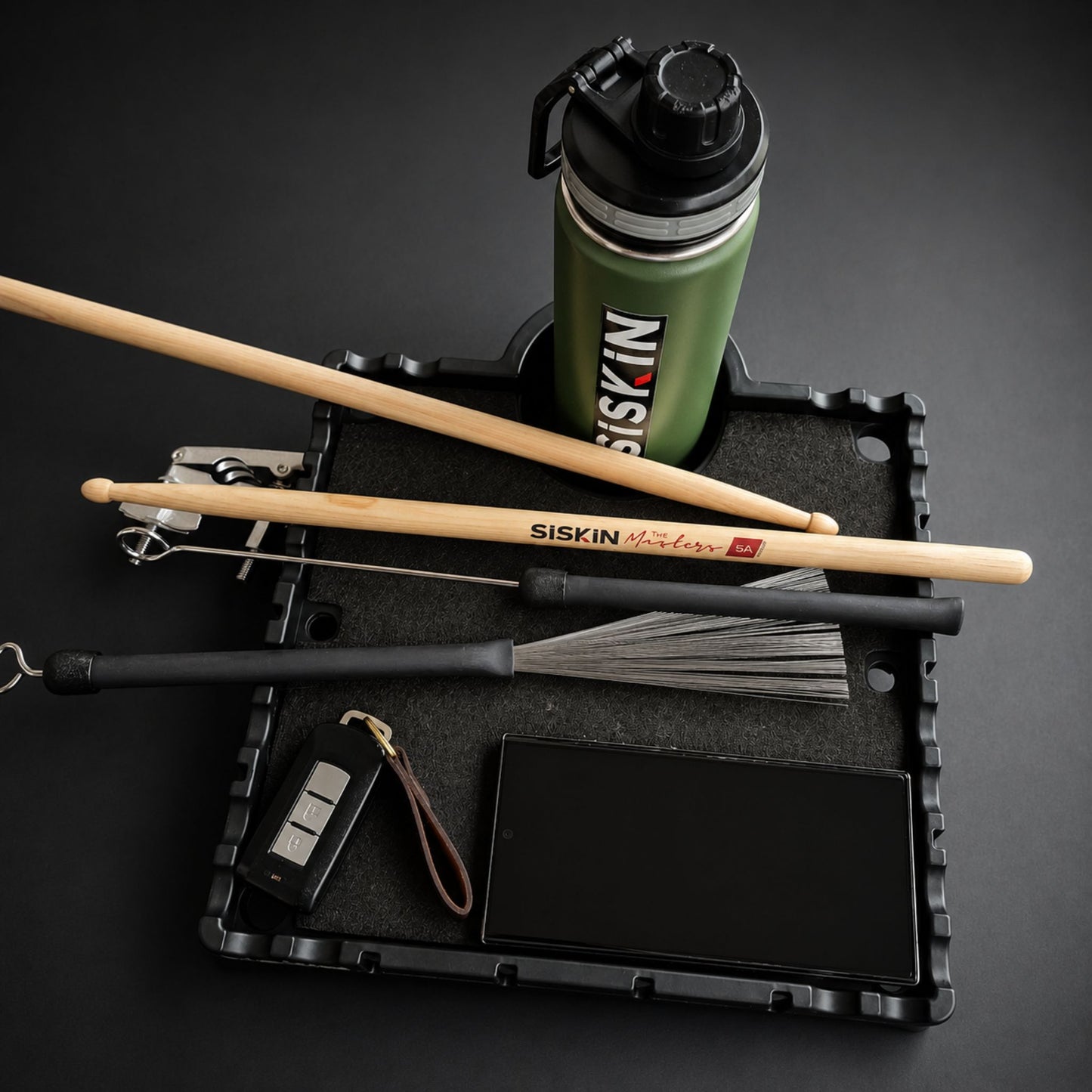 SISKIN DrumDock™
Universal Drum Accessory Tray with Cup Holder & Anti-Roll Stick Grooves
